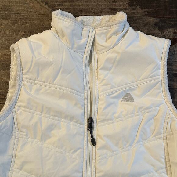 Nike ACG White Vest sz M Women's Quilted Puffer Vest Fur trim - Picture 7 of 10